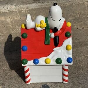 VTG  Snoopy Christmas Peanuts Piggy Coin Bank Dog House Whitman's Candies